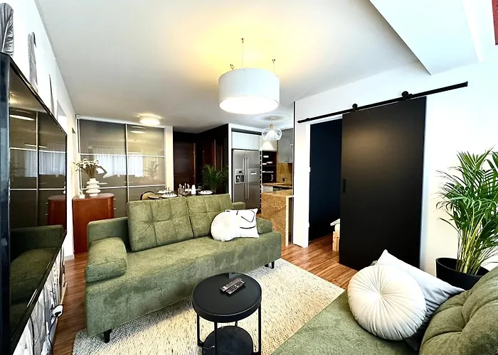 Laciarska Apartment ~ 200M Main Square ~ Self Check-In 20H