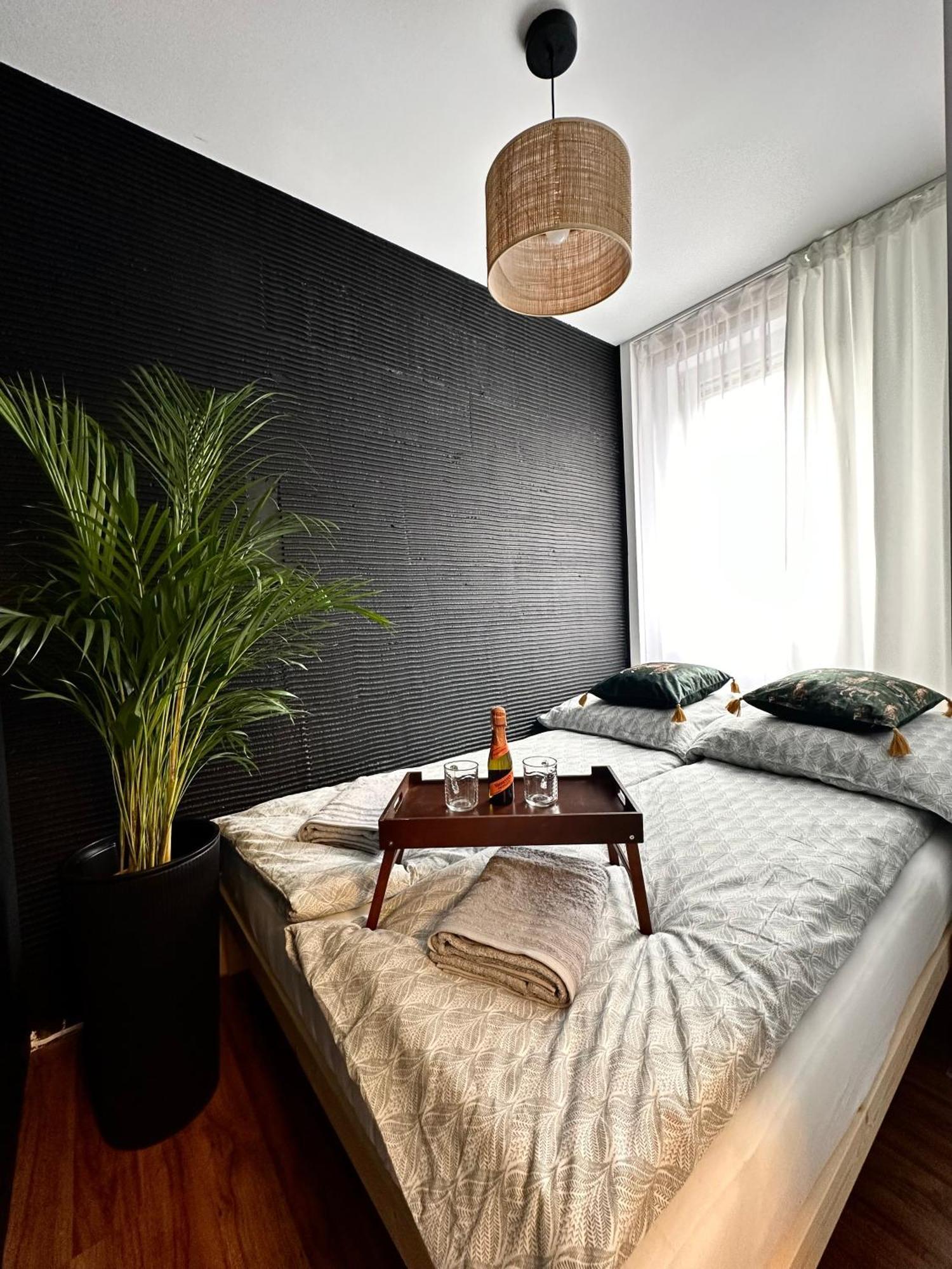 Laciarska ~ 200m Main Square ~ Self Check-in 20h Apartment