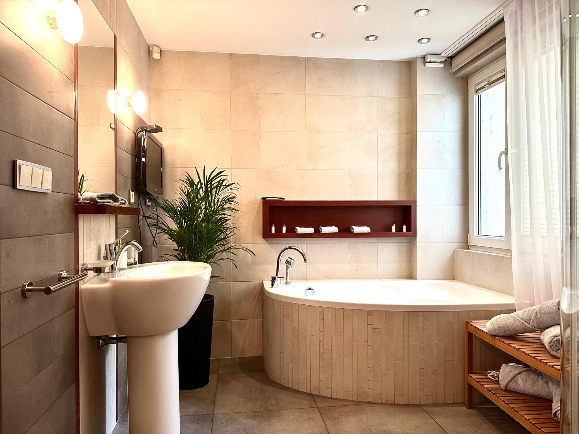 Apartment Laciarska ~ 200m Main Square ~ Self Check-in 20h Wroclaw